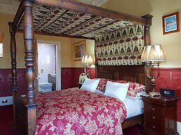 Lauderville Guest House