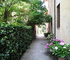 Fattoria di Bacchereto - Guest House