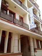 Regis Hotel