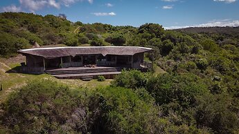 Oyster Bay Lodge