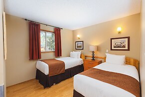 Overlander Mountain Lodge