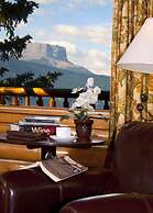 Overlander Mountain Lodge