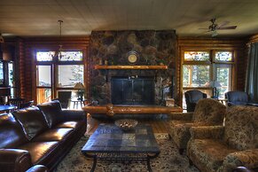 Overlander Mountain Lodge
