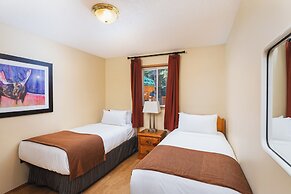 Overlander Mountain Lodge