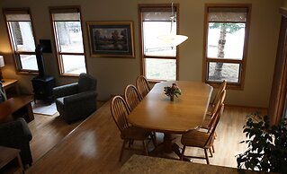Overlander Mountain Lodge