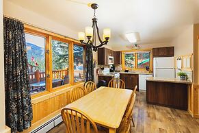 Overlander Mountain Lodge