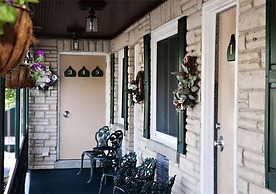 Simmons Motel