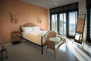 Gloria Maris Hotel Suites & Villas
