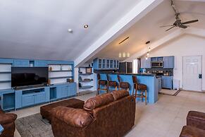 Tropical Suites Hotel