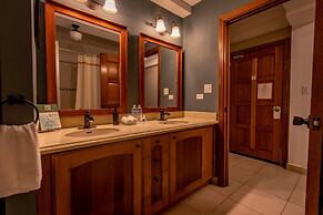 Tropical Suites Hotel