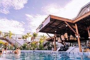 Tropical Suites Hotel