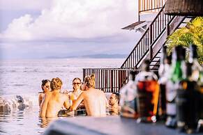 Tropical Suites Hotel