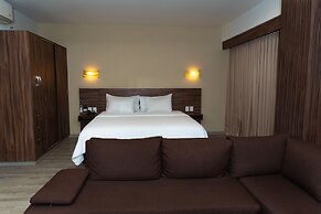 Hotel Crown Victoria