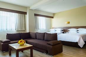 Hotel Crown Victoria