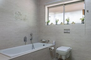 Sunrock Guesthouse
