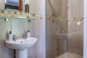Sunrock Guesthouse