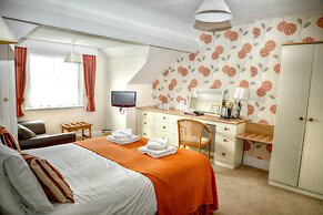 Lion Hotel and Studio Apartments