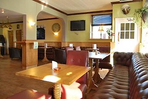 Lion Hotel and Studio Apartments