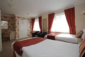 Lion Hotel and Studio Apartments