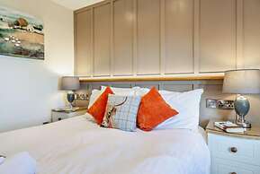 Lion Hotel and Studio Apartments