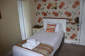 Lion Hotel and Studio Apartments