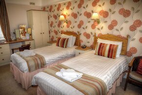 Lion Hotel and Studio Apartments