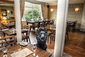 Lion Hotel and Studio Apartments