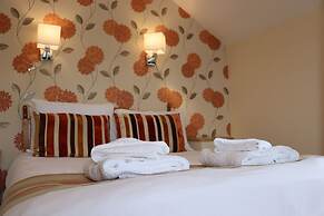 Lion Hotel and Studio Apartments