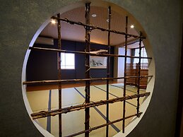 Gion Shinmonso
