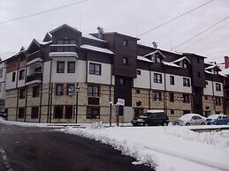 Gondola Apartments & Suites
