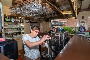 Elckerlyck Inn Hotel