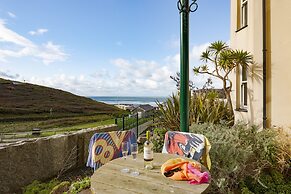 Beachcombers Apartments