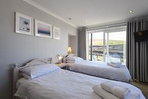 Beachcombers Apartments