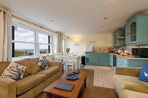 Beachcombers Apartments