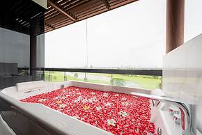 Summit Windmill Golf Suite Hotel @Suvarnabhumi