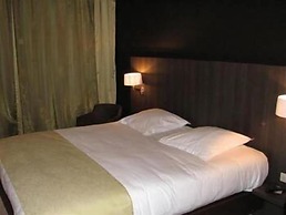 Cleythil Hotel