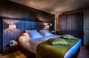 Cleythil Hotel