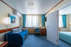 Hotel Equator