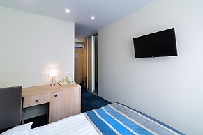 Hotel Equator
