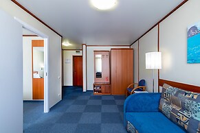 Hotel Equator