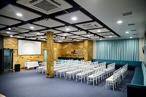 Hotel Equator