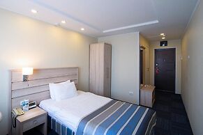 Hotel Equator