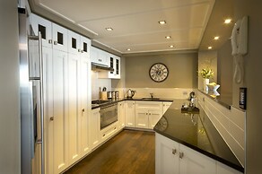 Commonage Villas by Staysouth