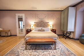 Aubrey Hotel Boutique