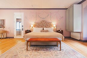 Aubrey Hotel Boutique