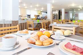 Hotel Junior