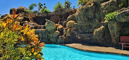 Clarion Suites Roatan at Pineapple Villas