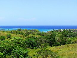 Clarion Suites Roatan at Pineapple Villas