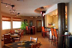 Clarion Suites Roatan at Pineapple Villas