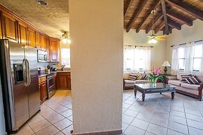 Clarion Suites Roatan at Pineapple Villas